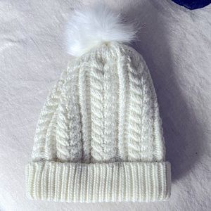 Knit pompon beanie for winter ❄️🤍